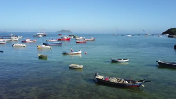 Vol Latéral Drone Dessus Des Bateaux Sur Les Plages Buzios — Video