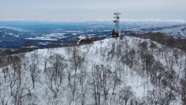 White Snow Mountain Peak Winter Nozawa Onsen Skiers Mountain Cabin — 图库视频影像