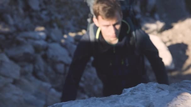 Young Man Sport Watch Climbs White Rock Mountains Front View — Vídeos de Stock