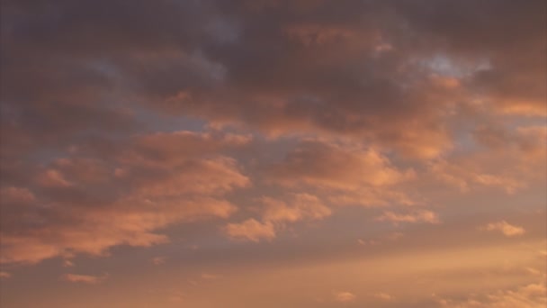 Хмари Забарвлені Червоним Кольором Низькому Стоячому Але Встановлюють Середнього Літнього — стокове відео