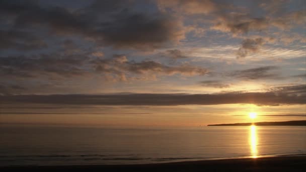 Midsummer Morning Northern Iceland Long Shot Rising Sun Ridge Distance — Stockvideo