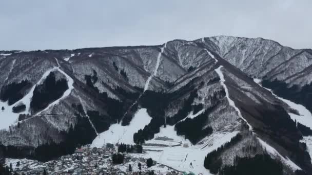 Высокие Горные Вершины Горнолыжным Курортом Верхней Части Зимой Нозава Онсен — стоковое видео