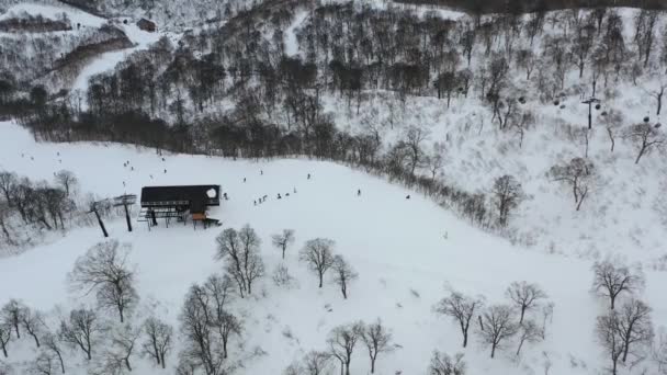 Personnes Skiant Devant Télésiège Sur Une Piste Neige Nozwa Onsen — Video