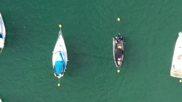 Topdown Antenn Utsikt Över Förtöjda Båtar Floden Fowey South Cornwalls — Stockvideo
