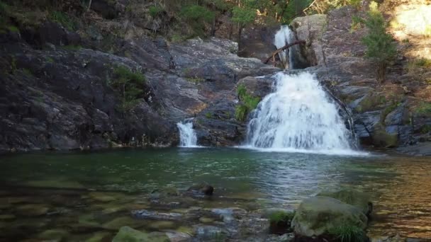 Klidná Scéna Pincho Waterfall Portugalsko Statické — Stock video