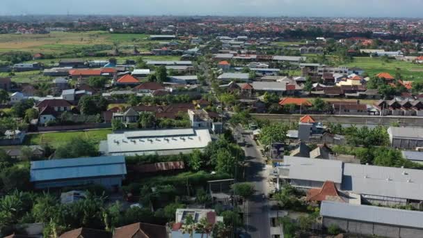 Uzun Bir Yol Manzarası Güneşli Bir Günde Bali Endonezya Trafik — Stok video