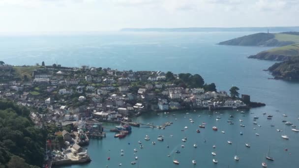 Široký Letecký Pohled Polruan Cornwallském Pobřeží Velká Británie Čočkami Vyhlížejícími — Stock video