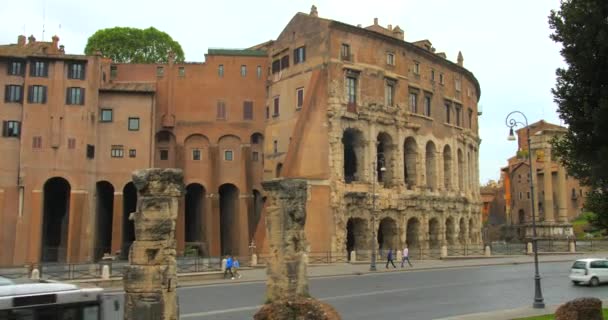 Shot Theatre San Marcellus Accross Road Busy Day Rome Italy — Video