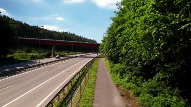 Cars Driving European Route E28 Roadside Green Trees Gdynia Poland — Vídeo de Stock