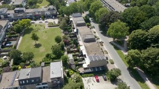 Aerial Row Houses Green Park Calm Street Suburban Neighborhood — Vídeo de Stock