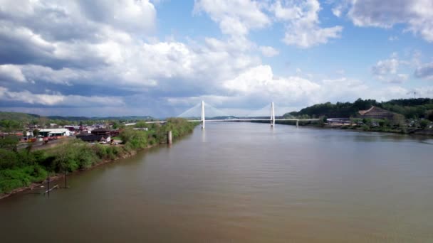 Aerial Ironton Russell Bridge Ohio River Ironton Ohio フォワード アプローチ — ストック動画