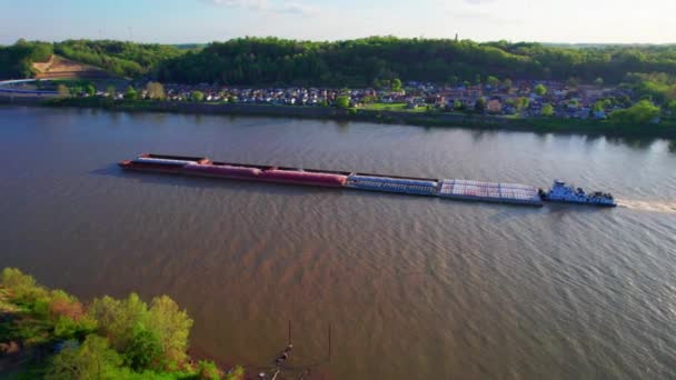 Aerial Pusher Boat Barge Ohio River Ironton Ohio Spinning Shot — стоковое видео