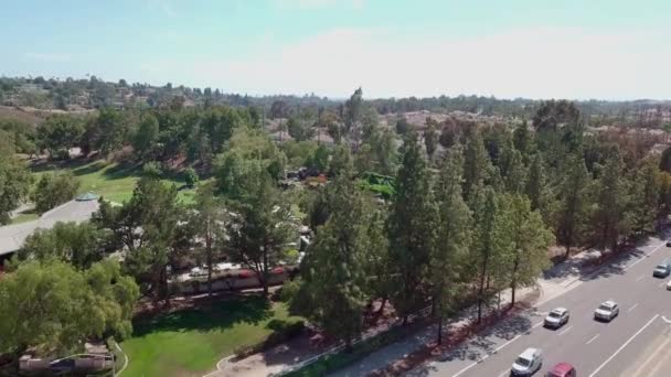 Aerial View Orange County Golf Course California Drone Flies Forward — Stock Video