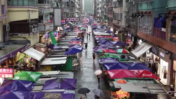 Ladies Retail Market People Walk Umbrellas Rainy Day Mong Kok – Stock-video