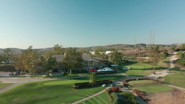 Aerial View Golf Clubhouse Orange County California Drone Flies Beautiful — Stockvideo