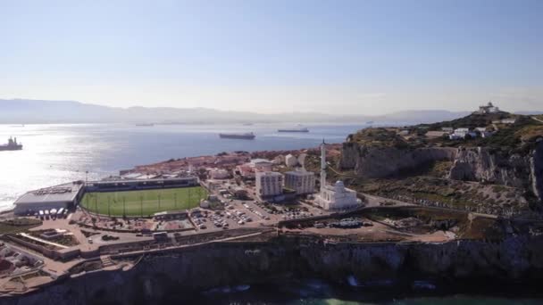 Panning Europa Point Sports Complex Ibrahim Ibrahim Mosque Southernmost Gibraltar — Stockvideo