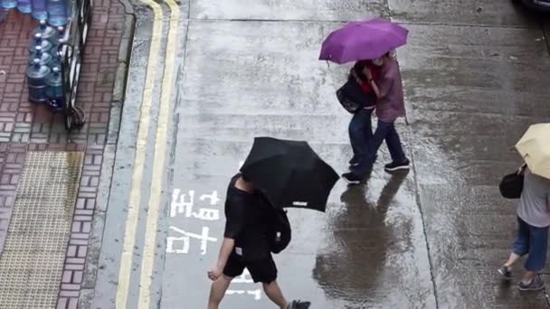 People Crossing Street Umbrellas Rain Mong Kok Hong Kong Slow — Stockvideo