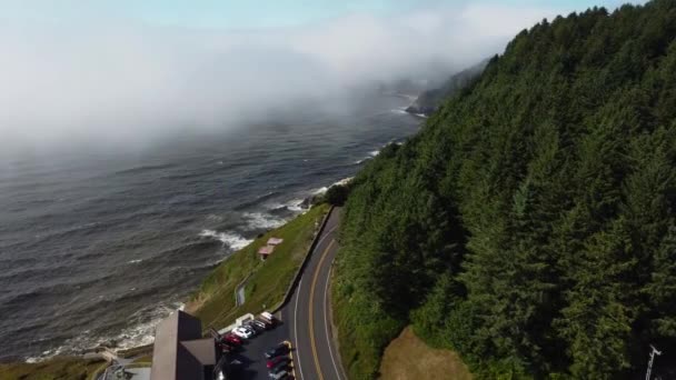 Clockwise Drone Shot Cars Driving Road Overlooking Stunning Ocean View — Stockvideo