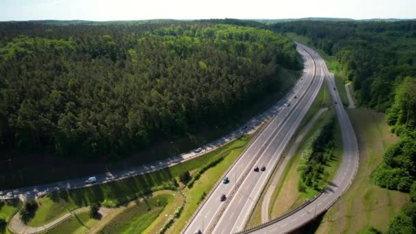 Widok Lotu Ptaka Autostradę Wiaduktem Ruch Drogach Wiejskich — Wideo stockowe