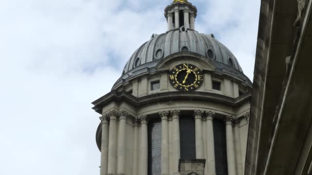 Close Shot Historic Turret Clock Located Dome Chapel Old Royal — Vídeo de Stock