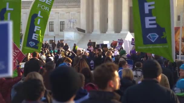 Crowd Demonstrating Supreme Court Buidling Washington — Stockvideo