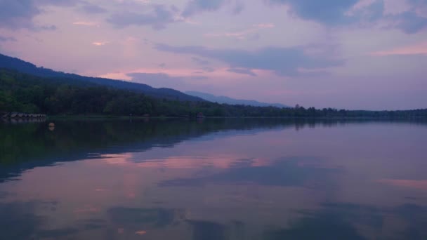 Cinematische Landschapsbeelden Van Het Huai Tueng Thao Meer Chiang Mai — Stockvideo