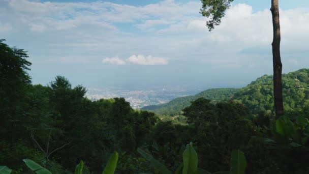 4K在阳光灿烂的日子里 从Doi Pui山顶拍摄的泰国北部清迈市的风景画 — 图库视频影像