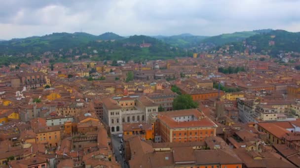 View Bologna City Asinelli Tower Italy Panning Shot — Stok video