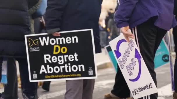 Holding Signs Supreme Court Building — Stockvideo