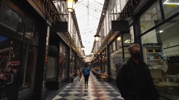 Twinkling Lights Few People Walking Famous Cardiff Arcades Christmas Wales — Video Stock
