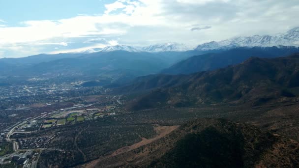 Aerial Orbit Foothills Morro Las Papas Las Condes Santiago Chile – stockvideo