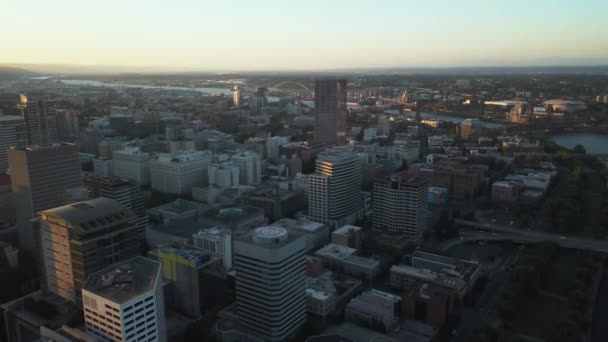 Vista Aérea Downtown Portland Oregon Eua Sunset Cityscape Skyline Drone — Vídeo de Stock