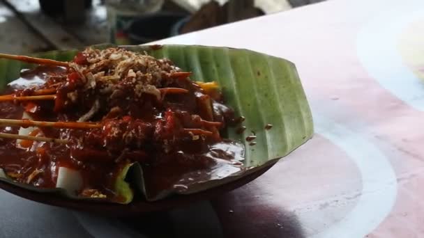 Sate Padang Com Sopa Grossa Comida Tradicional Indonésia Close Cozinha — Vídeo de Stock