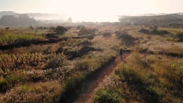 Unknown Refugee Walks Path Africa Stares Wilderness Aerial — Vídeo de Stock