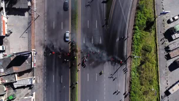 Protest Panamerikaanse Snelweg Ecuador Met Blokkades Branden — Stockvideo