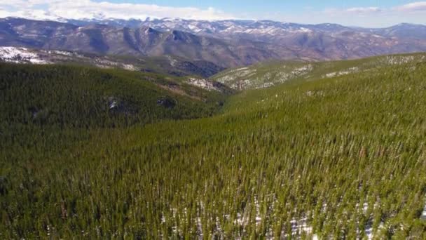 Estableciendo Imágenes Aéreas Sobrevolando Extensas Montañas Bosques Pinos Abiertos Colorado — Vídeo de stock