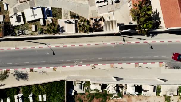 Drone Tiro Acima Cabriolet Vermelho Rua — Vídeo de Stock