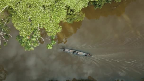 Воздушный Снимок Пассажирского Судна Плывущего Реке Амазонки Застрелен Профи Мавик — стоковое видео