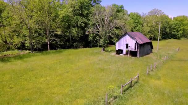 Rápido Empuje Aéreo Viejo Granero Cerca Saltville Virginia — Vídeos de Stock