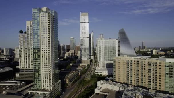 Luchtfoto Van Flatgebouwen Seaholm Marktwijk Het Zonnige Austin Verenigde Staten — Stockvideo