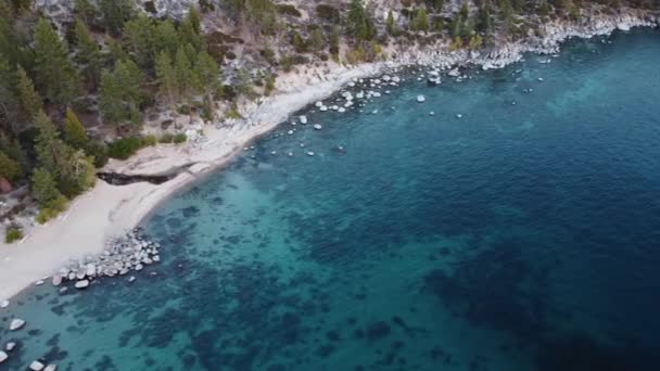 Drone Shot Chimney Beach Acqua Cristallina Blu Del Lago Tahoe — Video Stock