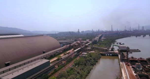 Flying Commercial Dock Iron Ore Plant Facility Dolvi India Aerial — Vídeos de Stock