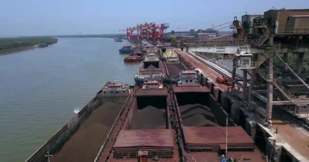 Widok Powietrza Statek Towarowy Zacumowany Nabrzeżu Portu Dolvi Indiach — Wideo stockowe