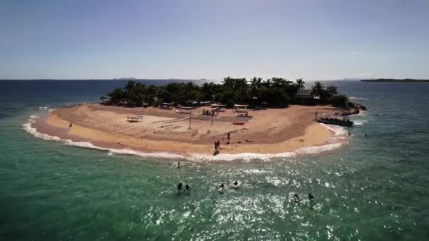 Statisk Drönare Med Utsikt Över Liten Tropisk Fiji Medan Människor — Stockvideo