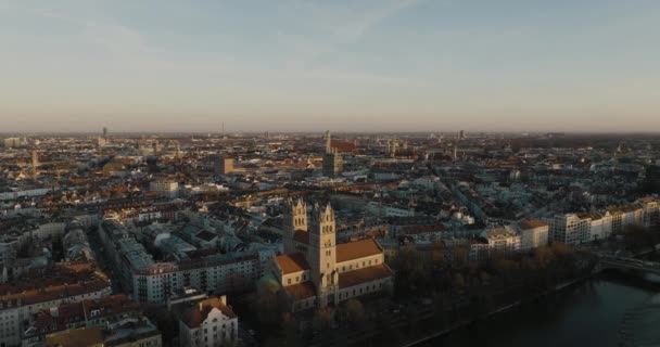 Aerial Drone Munich City Building Rooftops Maximilian Church Isar Riverbank — Vídeos de Stock