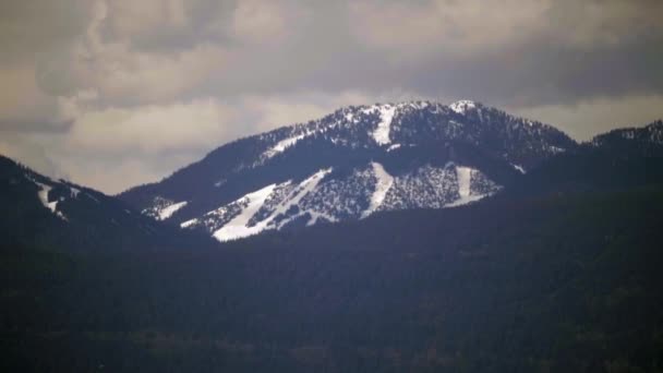 Snow Covered Ski Slopes Mountain Cloudy Day Static Long Lens — Stockvideo