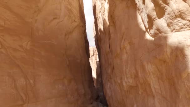 View Narrow Slots Colored Canyon Showing Labyrinth Rock Formation Sinai — ストック動画