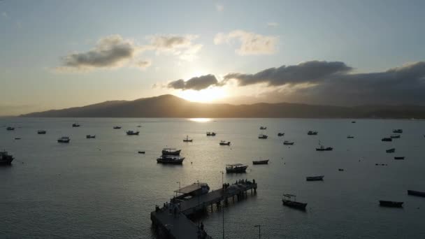 Små Båtar Ankrade Zimbros Beach Bay Sunset Antenn View Dolly — Stockvideo