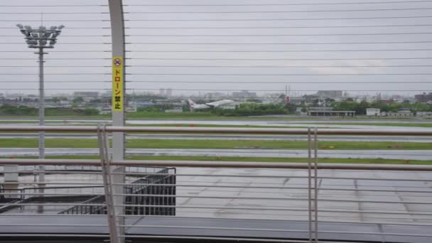 Japanese Plane Departs Itami Airport Stormy Weather Kansai — Vídeo de Stock