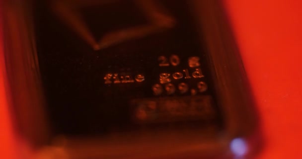 Macro Shot 20G Fine Gold Bar Rotating — Videoclip de stoc
